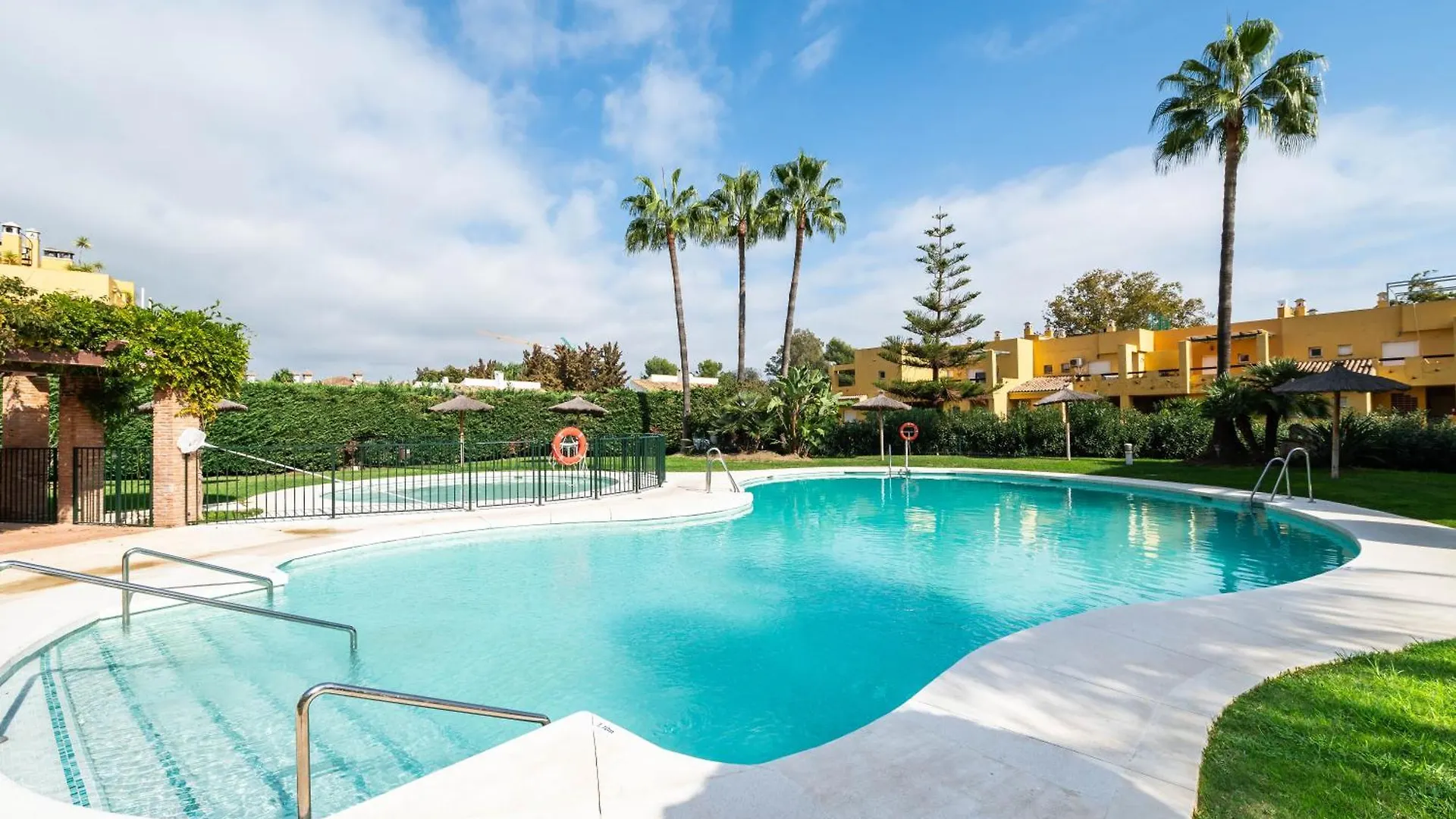 Fantastico Atico Duplex En Primera Linea De Golf Marbella